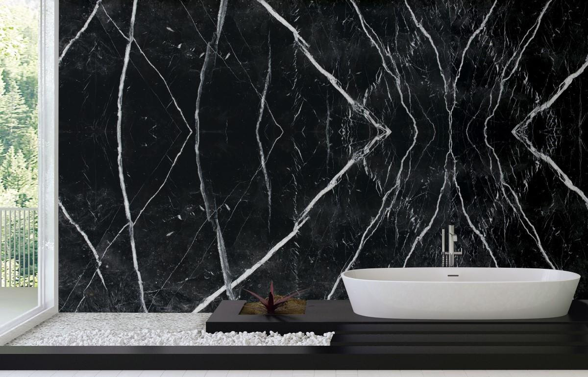Эффектный мрамор Black Marquina в интерьере ванной комнаты