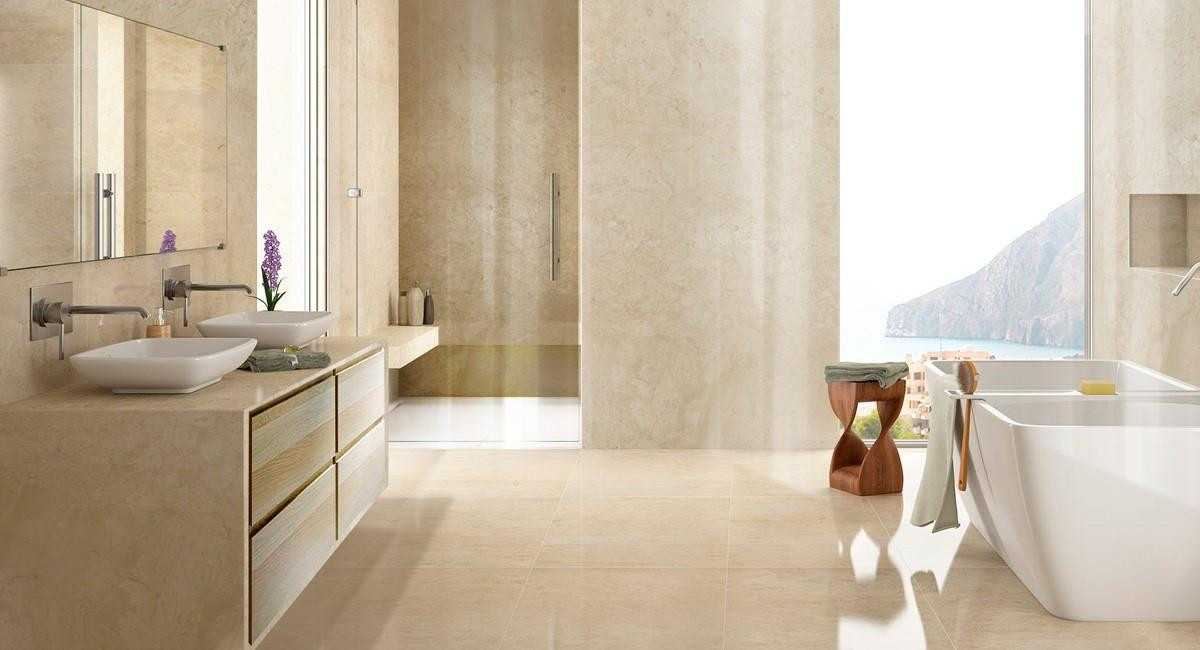 Лаконичный интерьер в ванной комнате с использованием мрамора Crema Nuova для облицовки