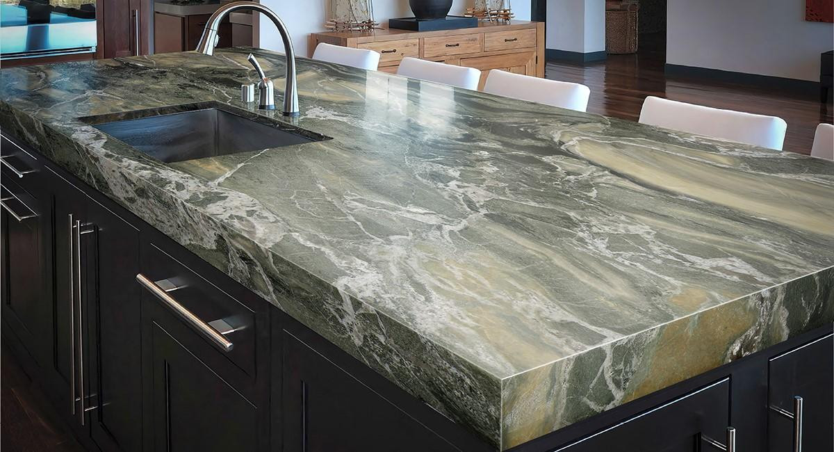 Кухонная столешница из кварцита Escandinavo в интерьере кухни