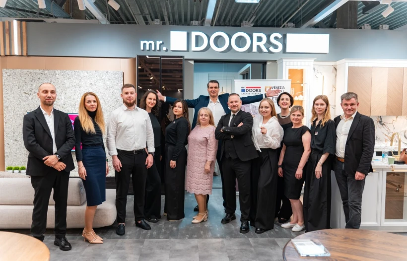 Venezia Stone на открытии салона Mr.Doors