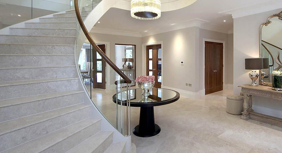 Роскошный мрамор в зоне холла