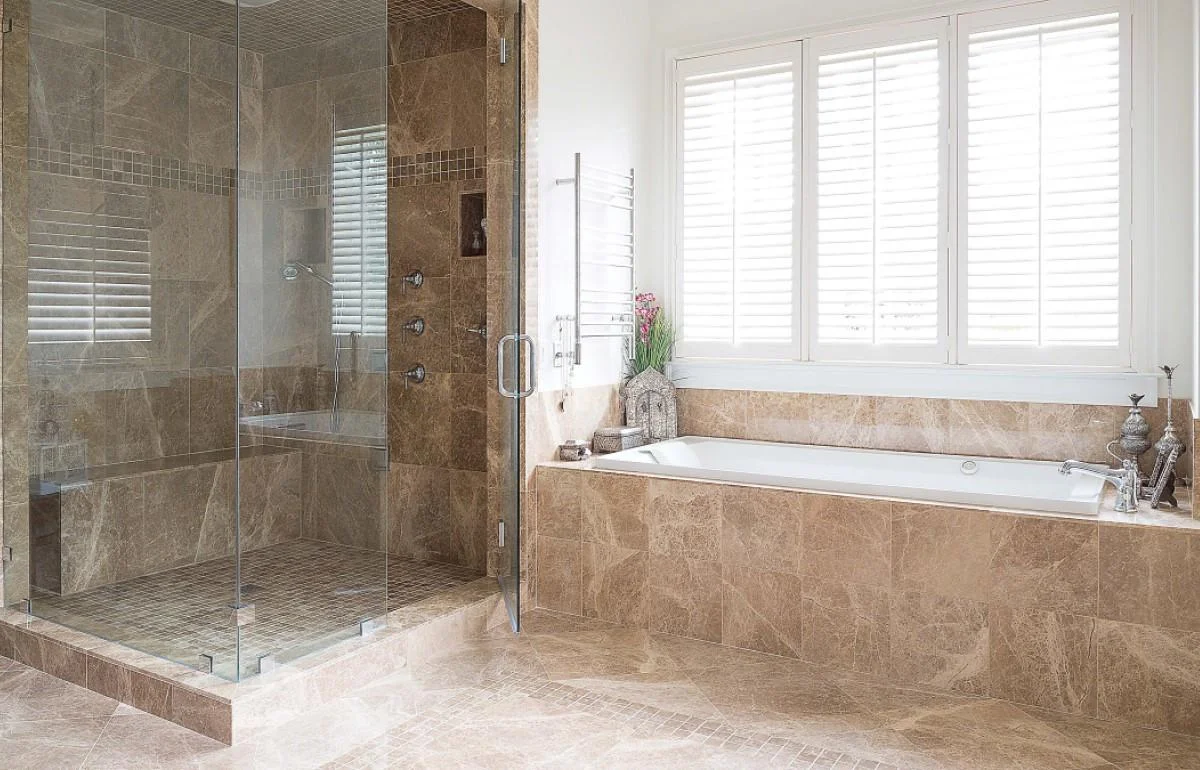 Мрамор в интерьере ванной