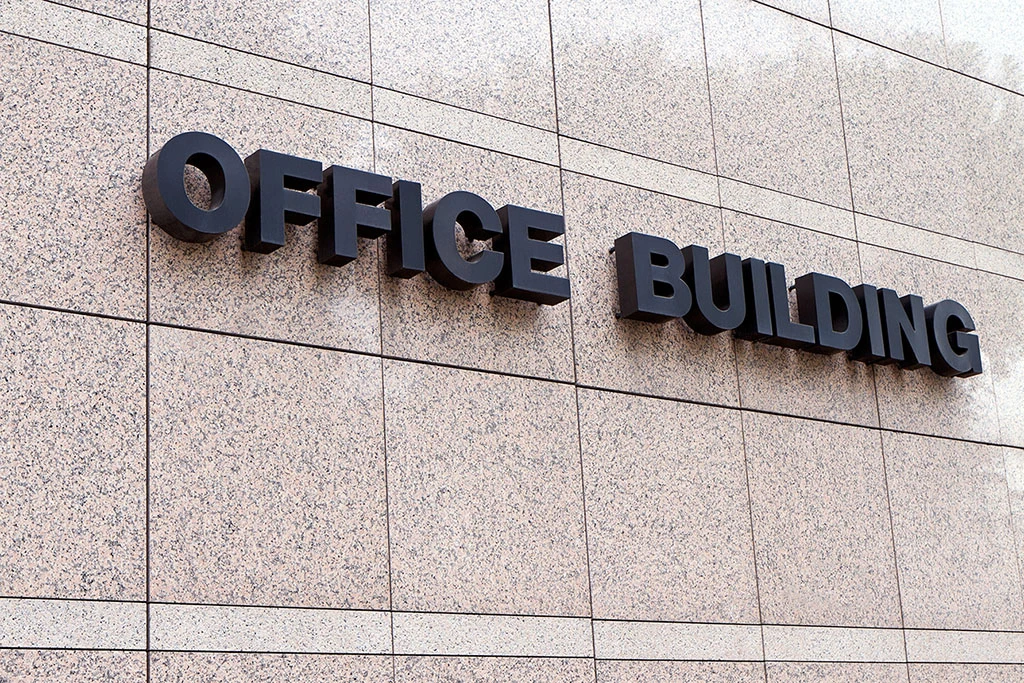 Облицовка фасадов натуральным камнем Облицовка фасадов натуральным камнем