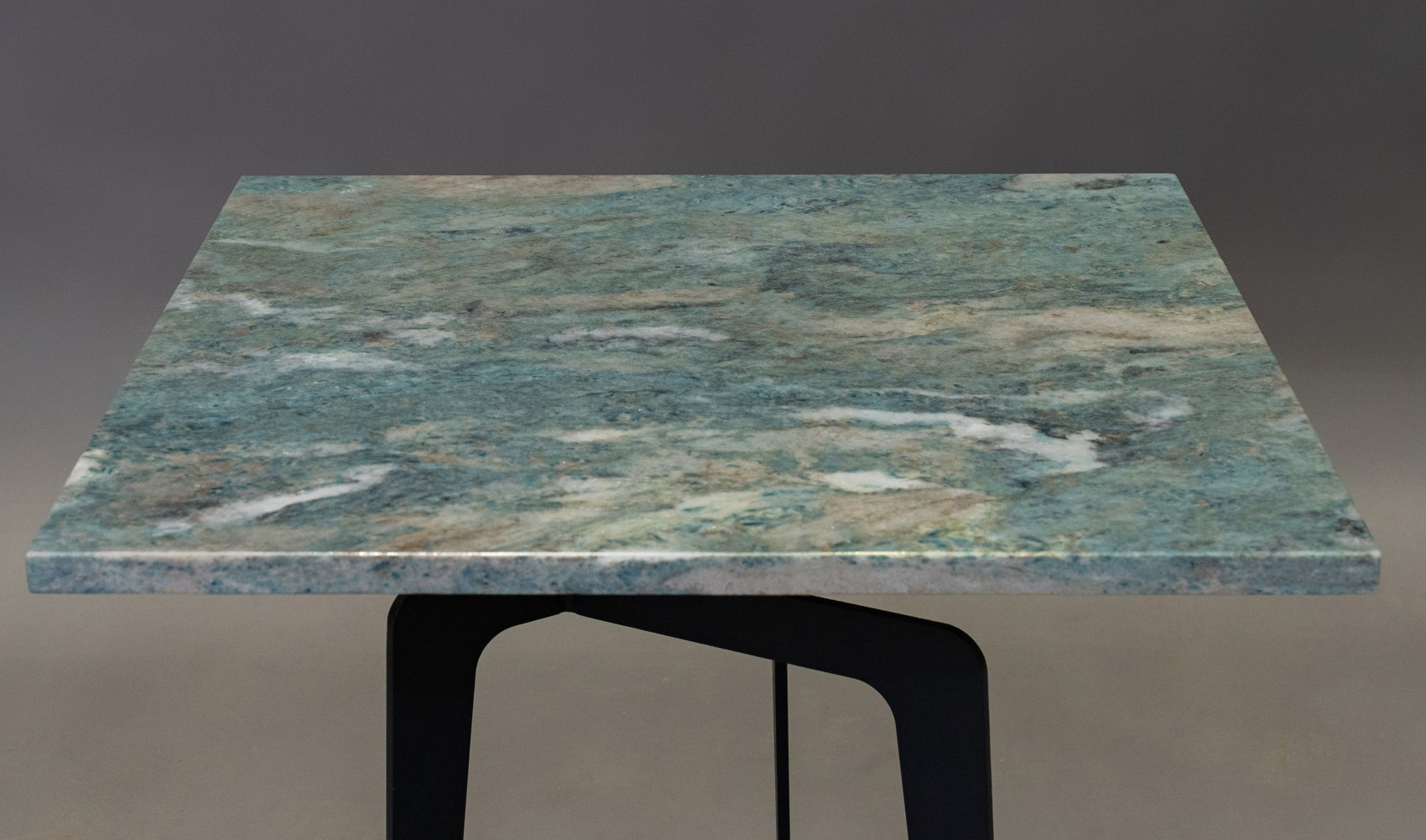 Столешница из кварцита Supreme Blue