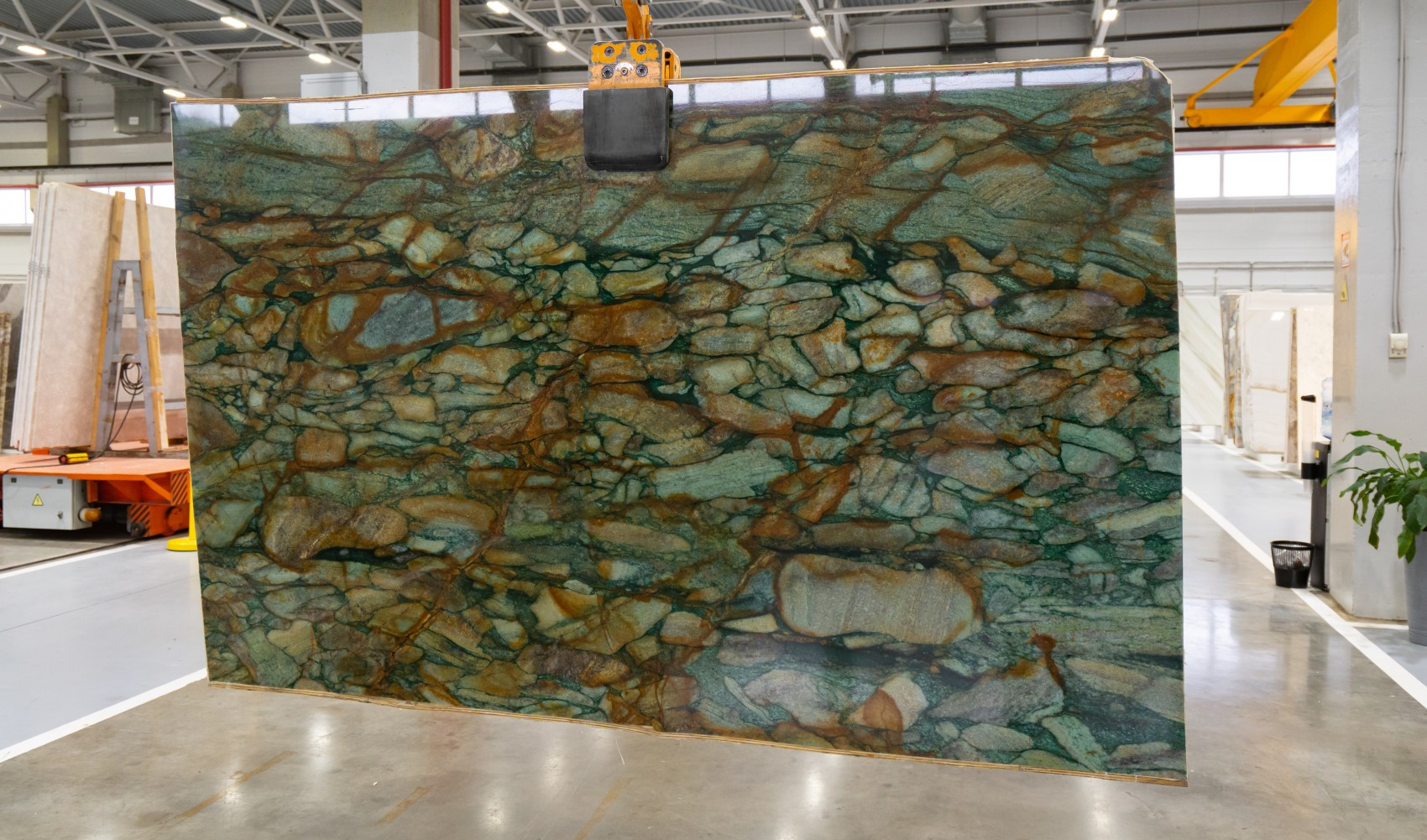 Слэб кварцита Breccia Fuchsite
