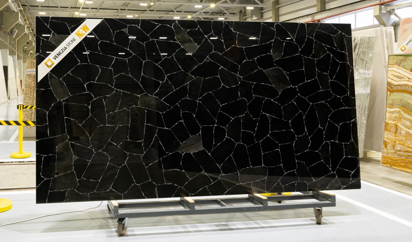 Слэб обсидиана Obsidian Silver Veines