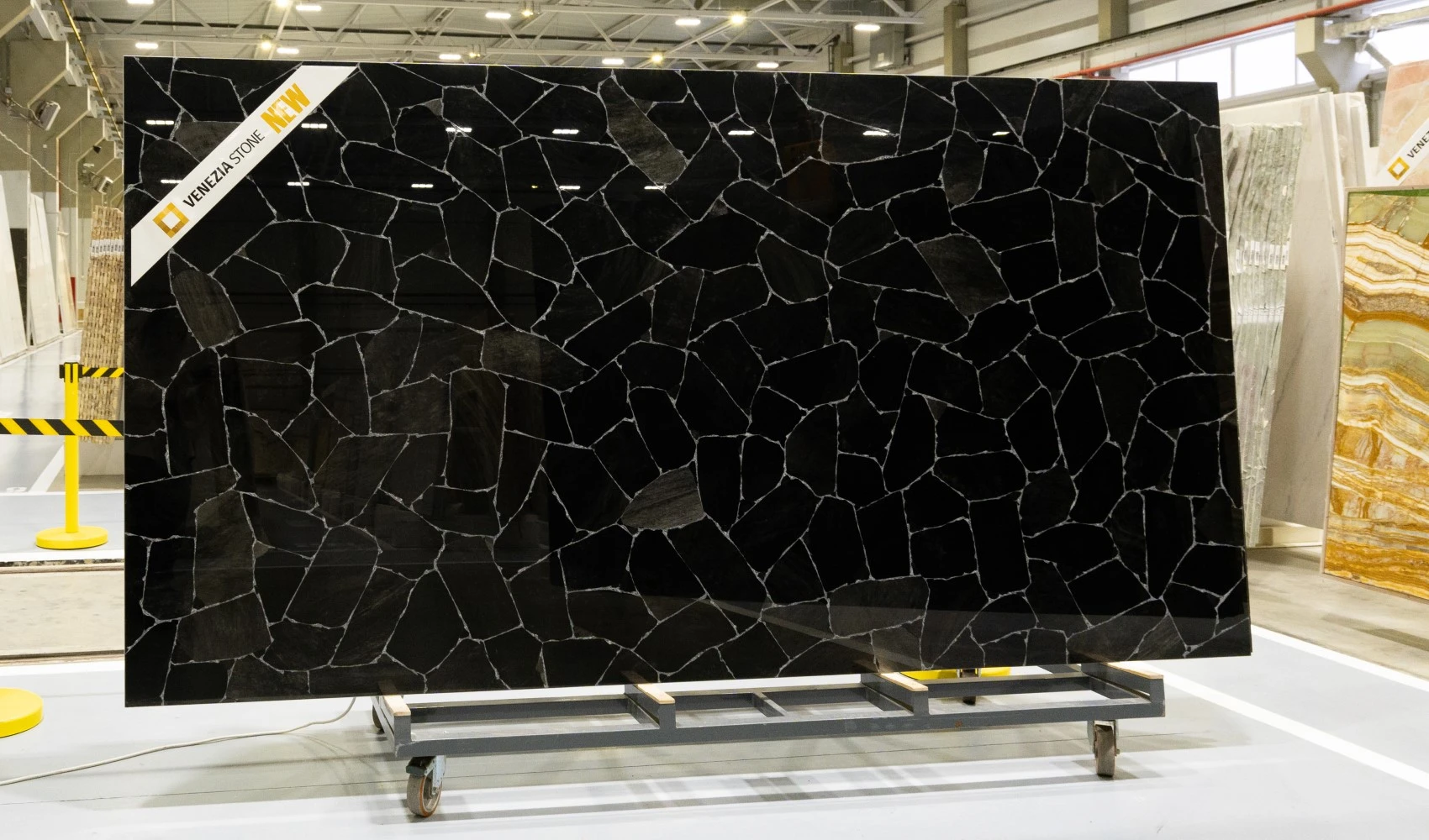 Слэб обсидиана Obsidian Silver Veines