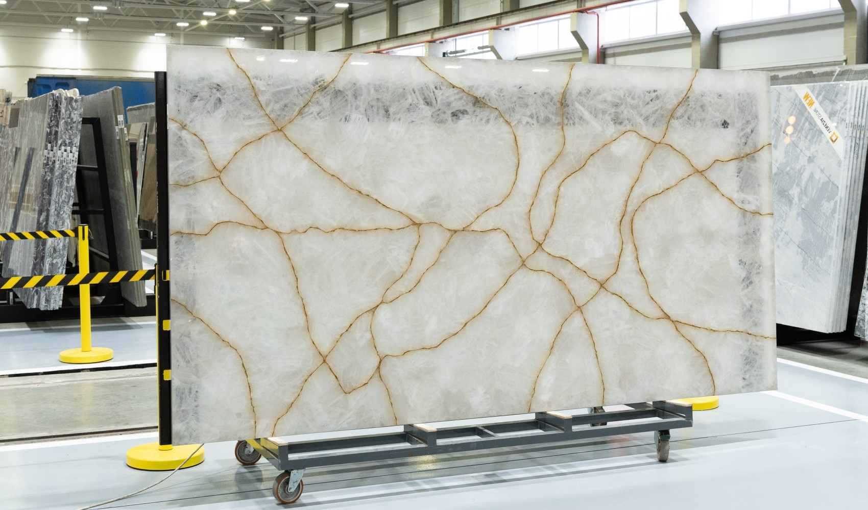 Слэб кварца Quartz Crystal Linear в полировке