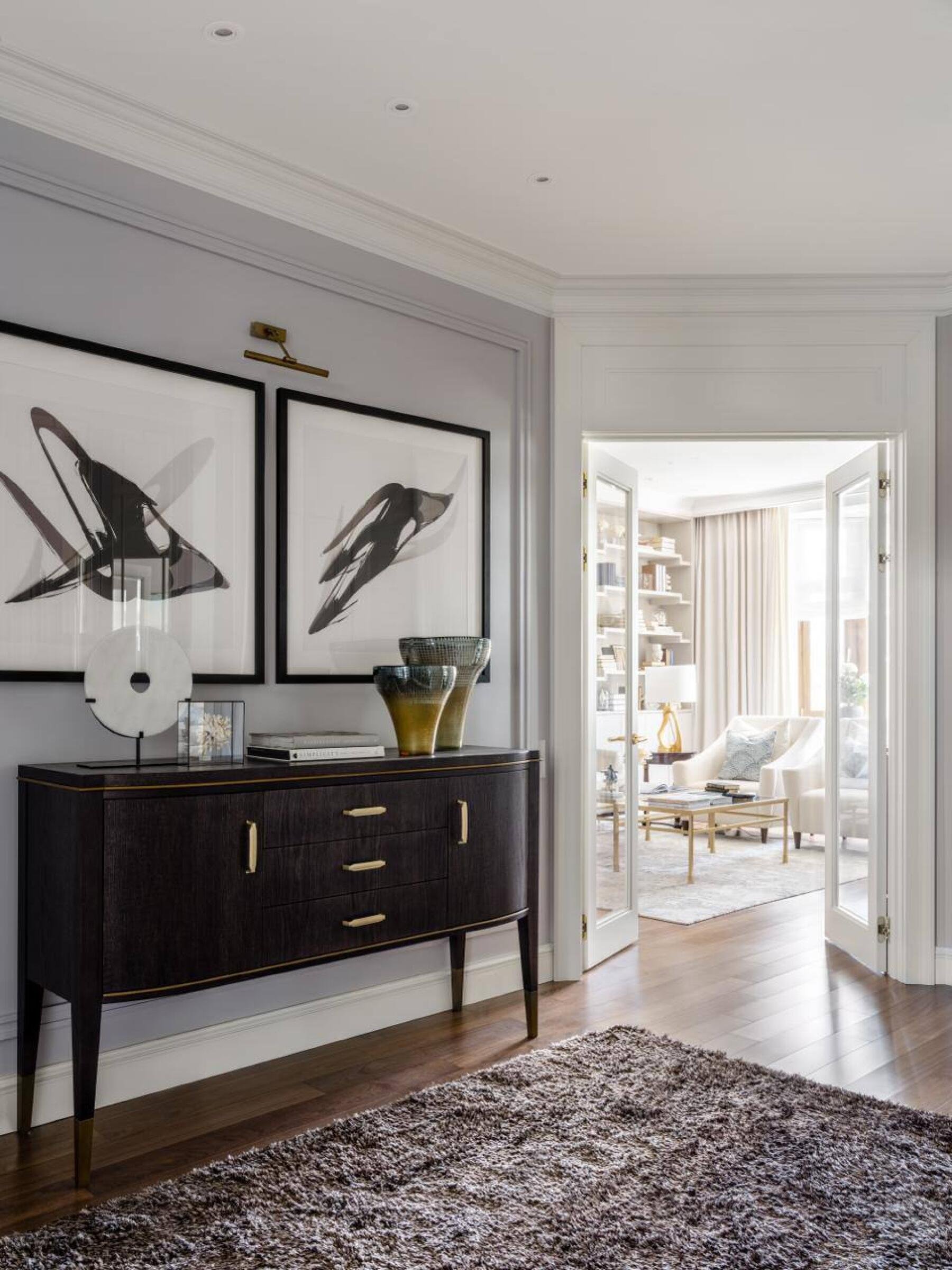 Мрамор Crema Marfil в элегантном интерьере