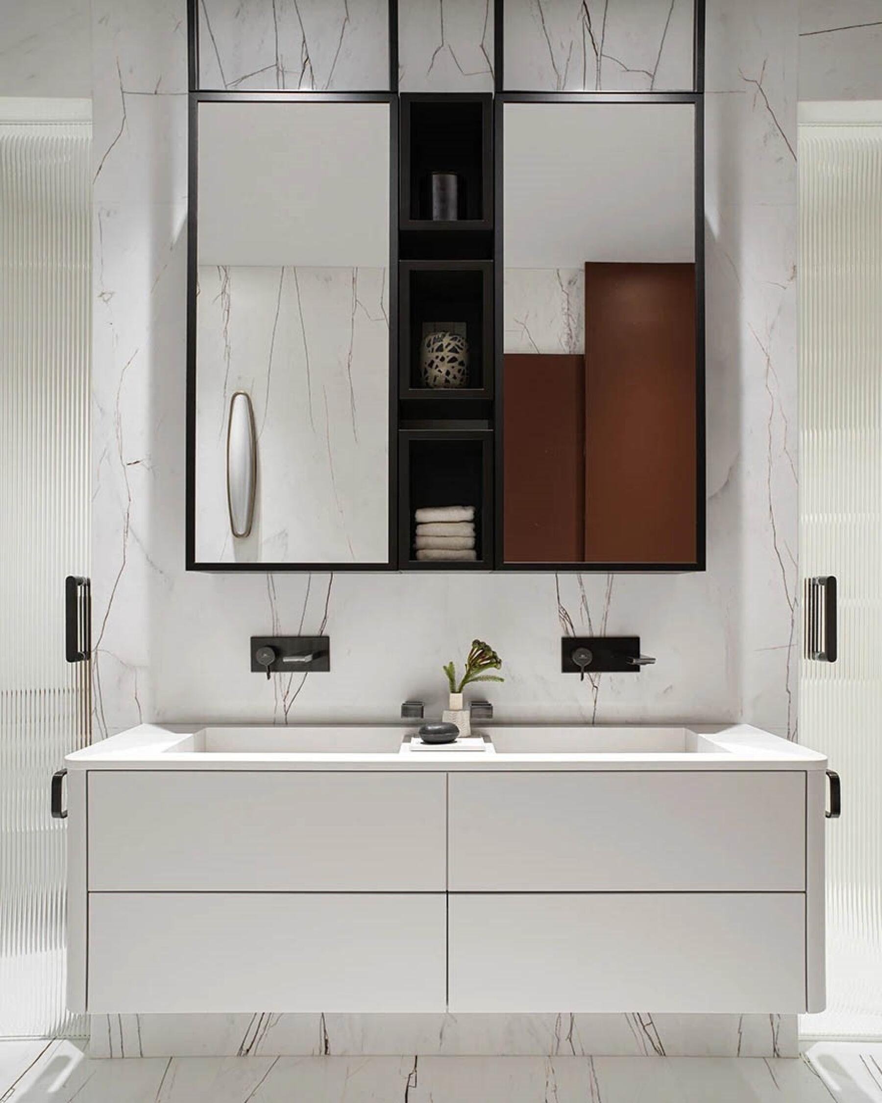 Оформление ванной комнаты мрамором Rosso Venato