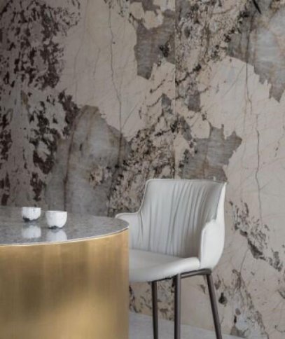 Кварцит и мрамор в интерьере квартиры в Москве
