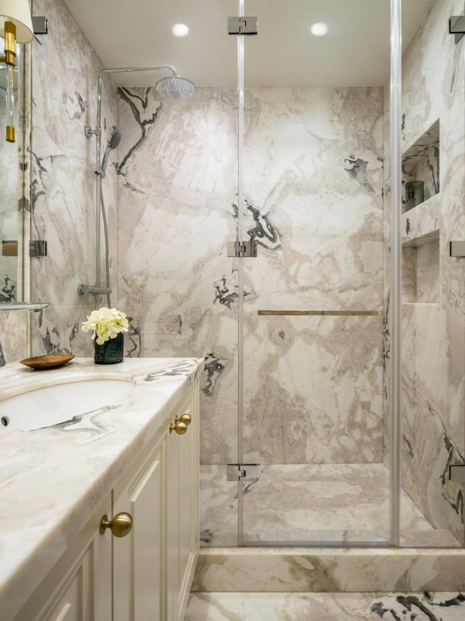 Мрамор Karibib Fantasy для оформления ванной комнаты