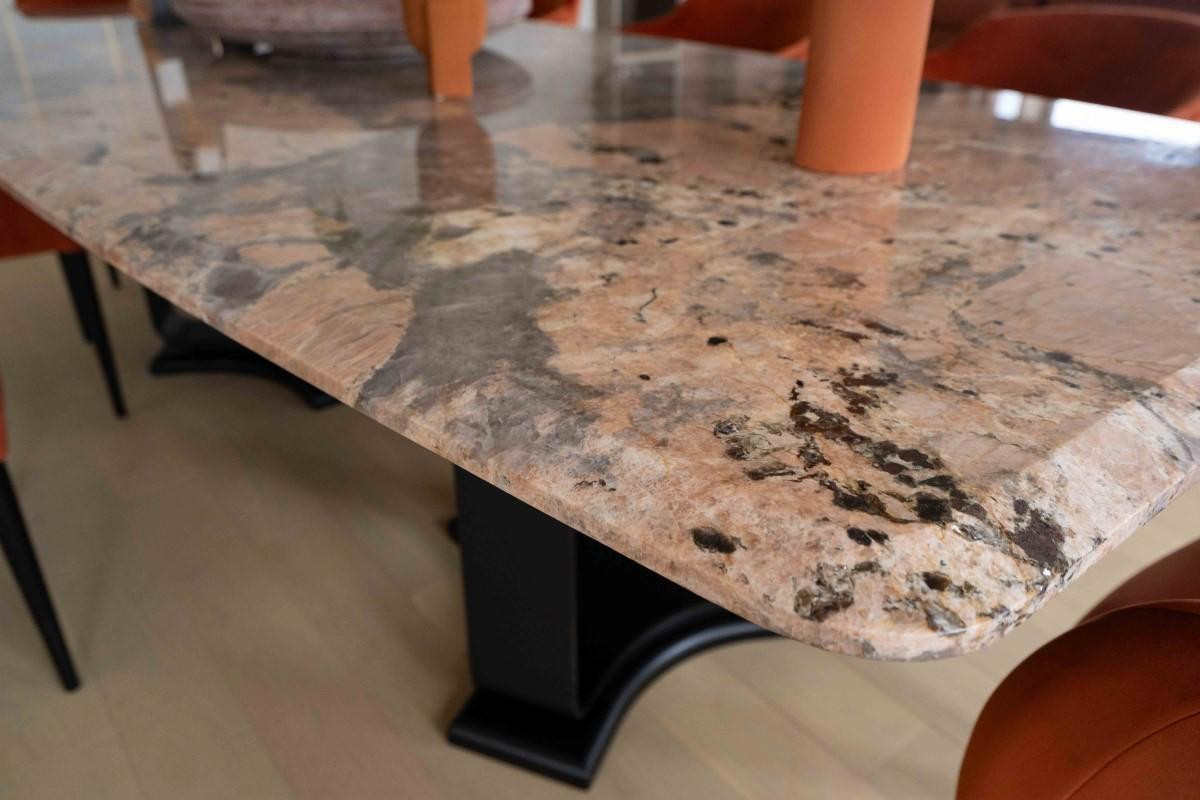 Проект Веры Галитаровой с натуральным кварцитом Venezia Stone