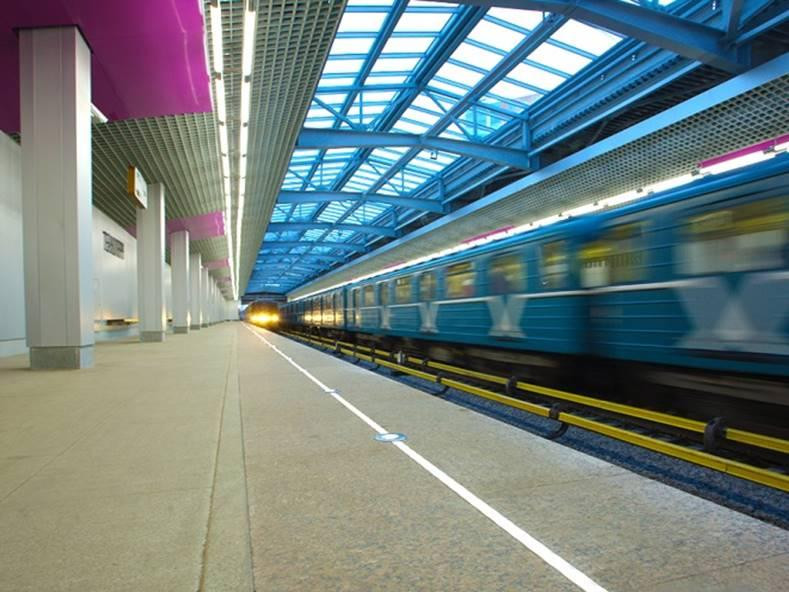 Станция метро «Технопарк»