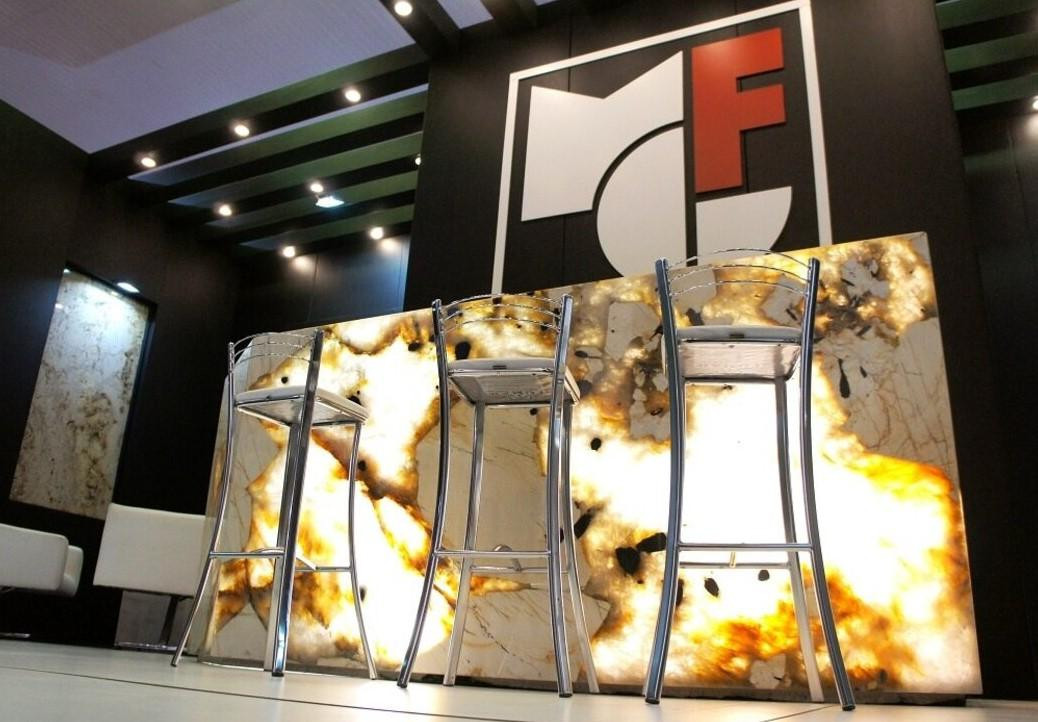 Невероятная стойка ресепшена из кварцита Невероятная стойка ресепшена из кварцита